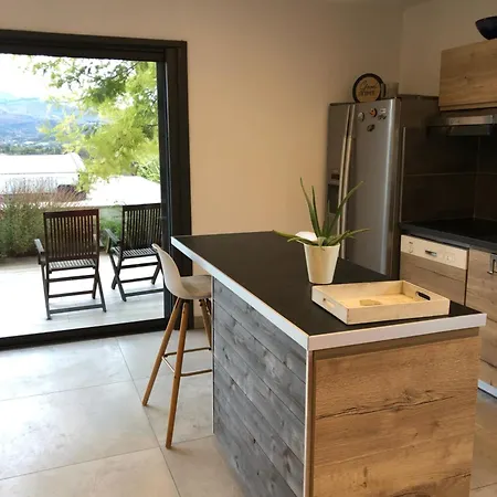 Mimosa Apartment